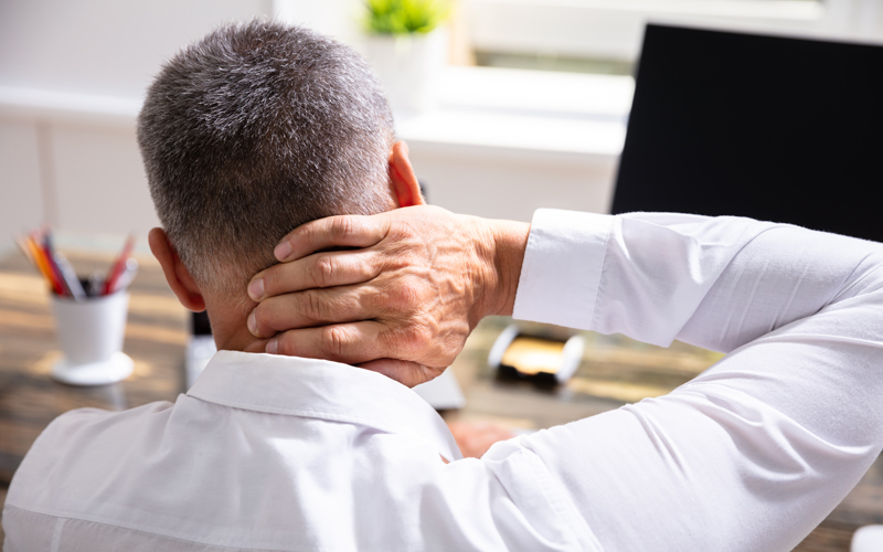 chiropratique pour soulager les douleurs dans le cou, torticolis.